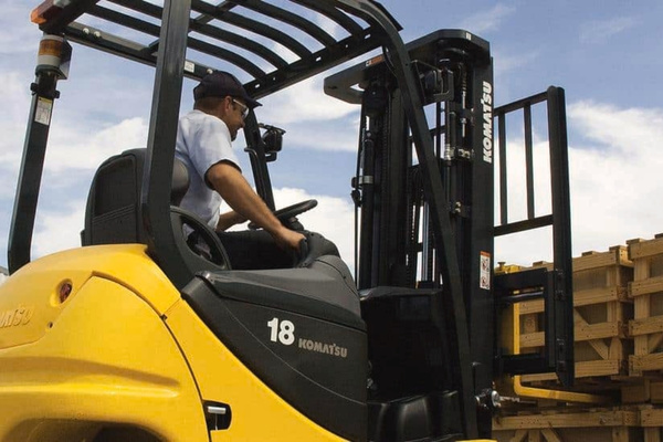 Vận hành xe nâng điện đúng cách giúp tối ưu hiệu suất và kéo dài tuổi thọ thiết bị