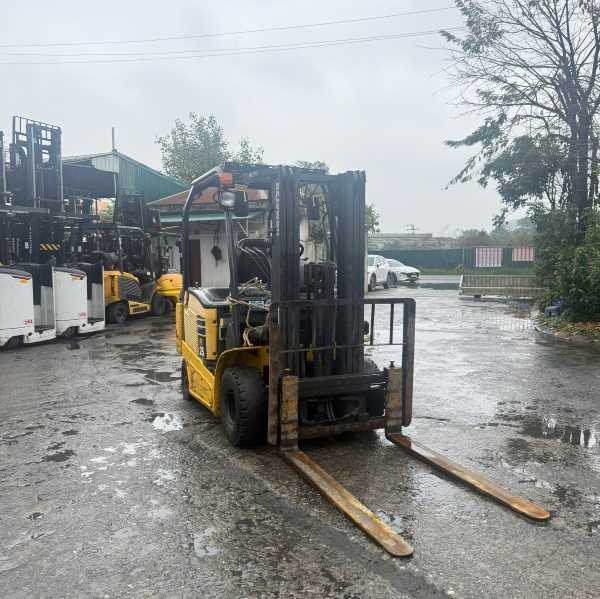 Chiều rộng xe nâng quyết định độ linh hoạt trong kho hẹp