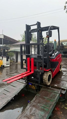 TRỌNG LƯỢNG XE NÂNG LÀ BAO NHIÊU? VÌ SAO QUAN TRỌNG?