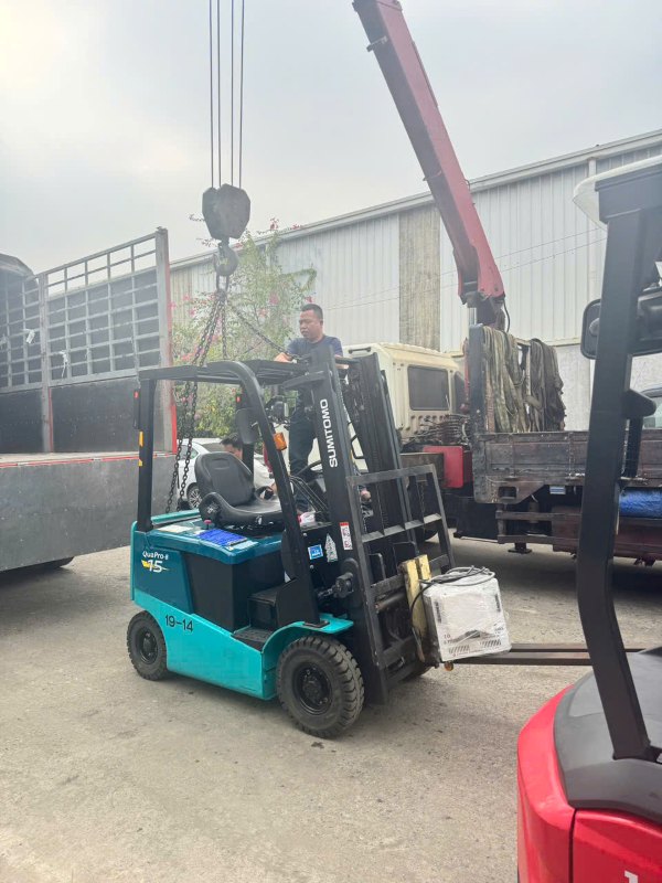 Pin, khung nâng và động cơ tác động đến khối lượng xe nâng
