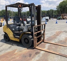 XE NÂNG DẦU 2,5 TẤN KOMATSU FD25C-17 300358