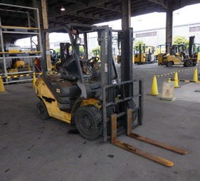 XE NÂNG DẦU 2,5 TẤN KOMATSU FD25T-17 310493