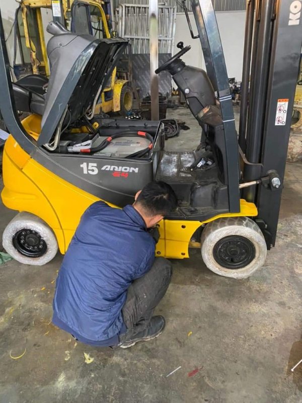 Xác định và sửa chữa lỗi thông qua mã đèn báo lỗi xe nâng