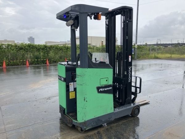 Hệ thống xe nâng điện cũ bốc dỡ hàng nhằm tối ưu quy trình logistics bãi kho