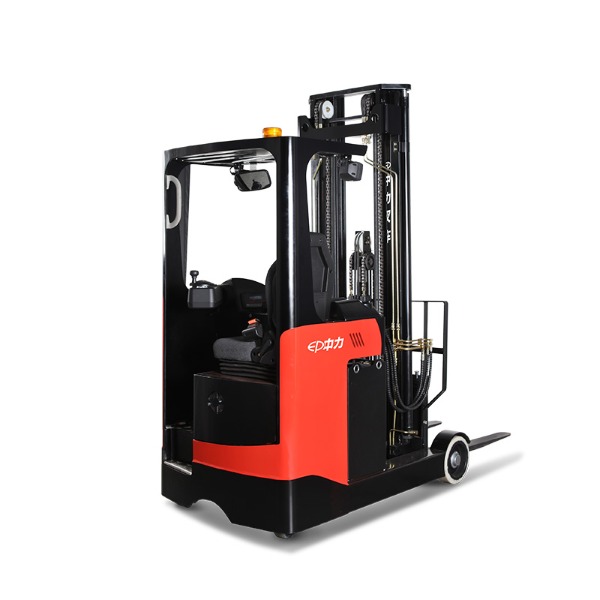 &nbsp;Xe nâng reach truck điện cũ đưa pallet hàng lên kệ chứa hàng cao trên 6 mét