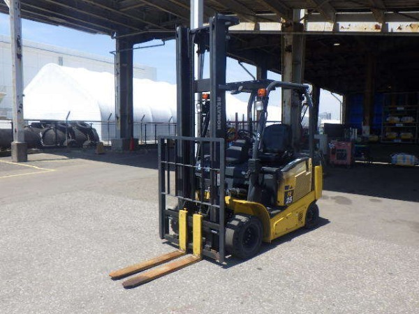 Mẫu xe nâng điện 2.5 tấn cũ đáp ứng hoàn hảo hiệu suất bốc xếp hàng công nghiệp nặng