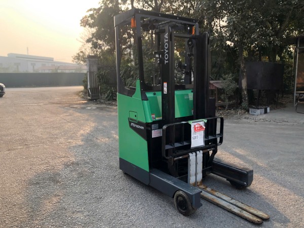 Vệ sinh van điện từ điều khiển nâng hạ trên xe nâng điện