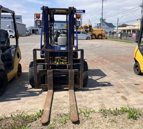 XE NÂNG DẦU 2,5 TẤN KOMATSU FD25C-12 522286
