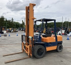 XE NÂNG DẦU 3 TẤN TOYOTA 5FD30 15568