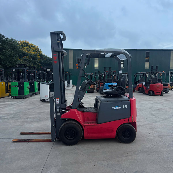 Hệ thống biển cảnh báo xe nâng giúp đảm bảo an toàn lao động trong kho vận và sản xuất