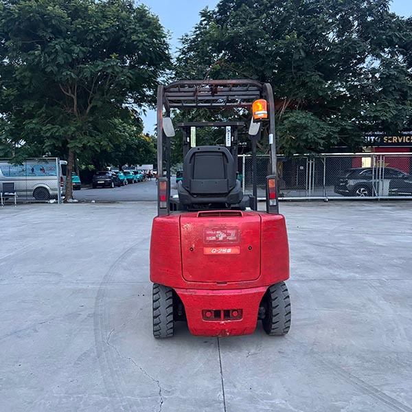 Rủi ro tai nạn xe nâng do va chạm, lật xe và hàng hóa rơi trong quá trình vận hành