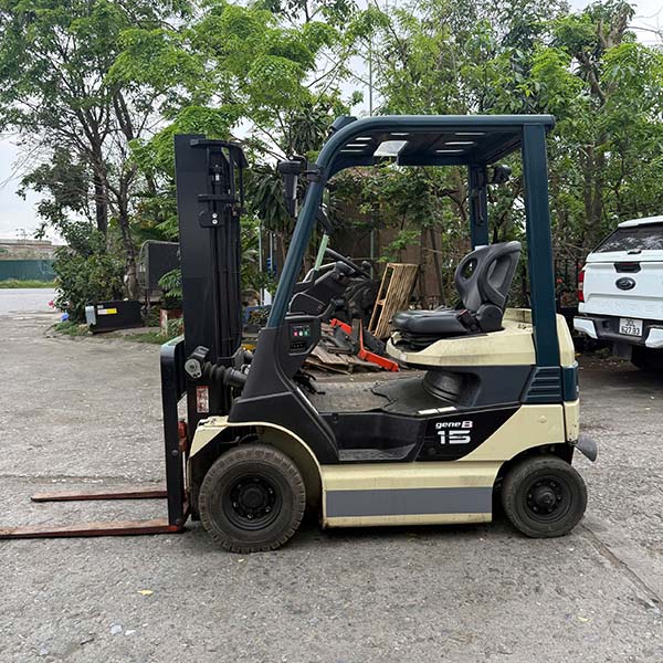 Trang bị hệ thống biển cảnh báo xe nâng tại giao lộ và điểm mù trong kho vận