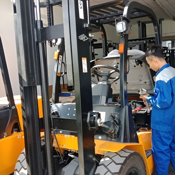 Cấu hình kỹ thuật xe nâng đáp ứng tiêu chuẩn an toàn