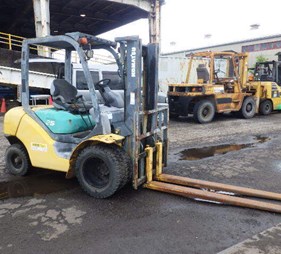 XE NÂNG DẦU 2.5 TẤN KOMATSU FD25C-15 FD25C-15