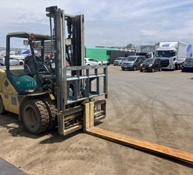 XE NÂNG DẦU 4 TẤN KOMATSU FD40T-10 (136812)
