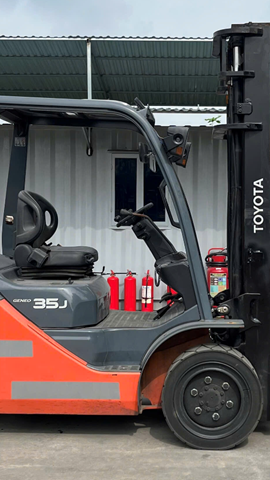 Tổng hợp mã lỗi xe nâng Toyota 8FD, 8FG, hiện tượng và nguyên nhân thường gặp liên quan đến cảm biến, hệ thống lái, thủy lực, van điện từ và bộ điều khiển.