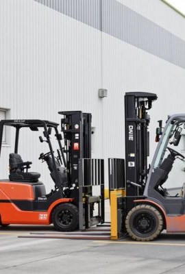 So sánh chi phí vận hành xe nâng điện và xe nâng dầu