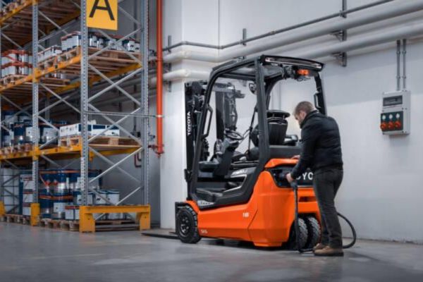 Xe nâng điện có mức chi phí nhiên liệu rẻ hơn so với các nhiên liệu khác