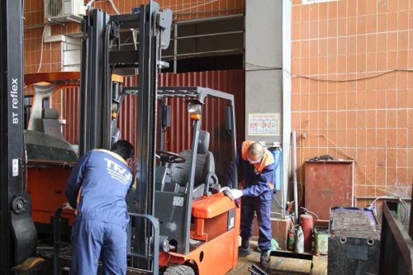 Sửa chữa xe nâng điện đòi hỏi kỹ thuật viên có chuyên môn cao