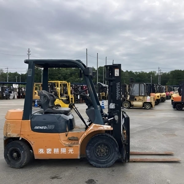 Xe nâng dầu 2 tấn Toyota 60-7FD20, động cơ diesel bền bỉ