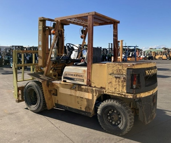 Xe nâng dầu 4 tấn động cơ diesel nâng hạ hàng hóa nặng tại nhà máy, kho bãi