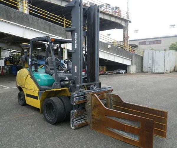 Hình ảnh xe nâng dầu 4.5 tấn Komatsu FD40T-10