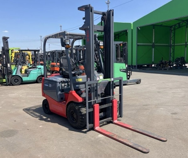 Xe nâng điện 2 tấn vận hành không khí thải, phù hợp sử dụng trong kho thực phẩm, dược phẩm