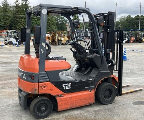 Xe nâng điện đã qua sử dụng ngồi lái