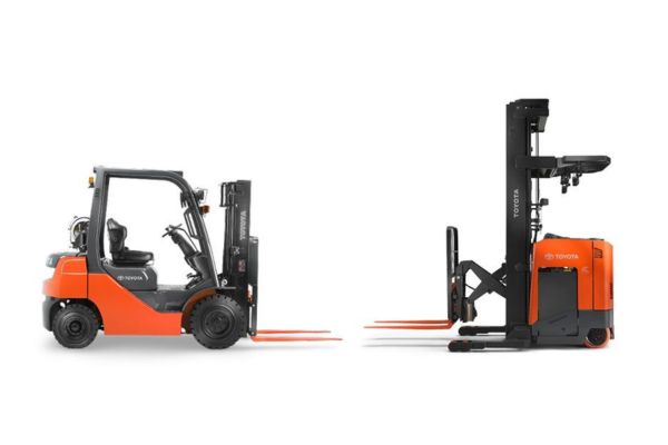So sánh xe nâng đứng lái và ngồi lái