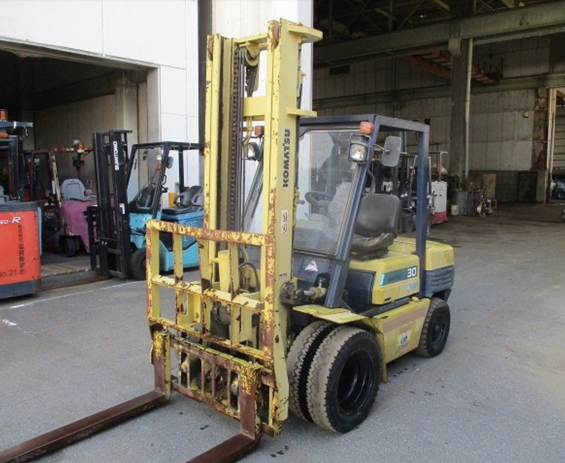 Xe nâng dầu Komatsu FD30-11 tải trọng 3 tấn thiết kế ngồi lái