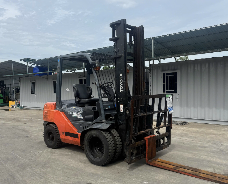 Khung nâng xe nâng dầu 3 tấn có thể nâng cấp lên 4,5-6m tùy nhu cầu