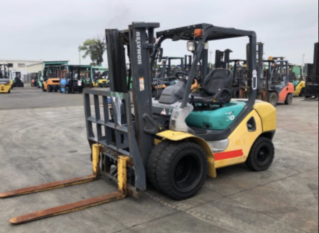 Xe nâng dầu Komatsu FD30-16, khung nâng tiêu chuẩn 3m